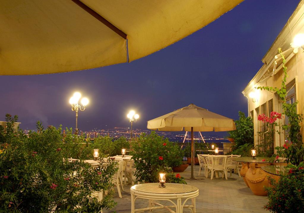 Hotel Miramare Nápoles Restaurante foto